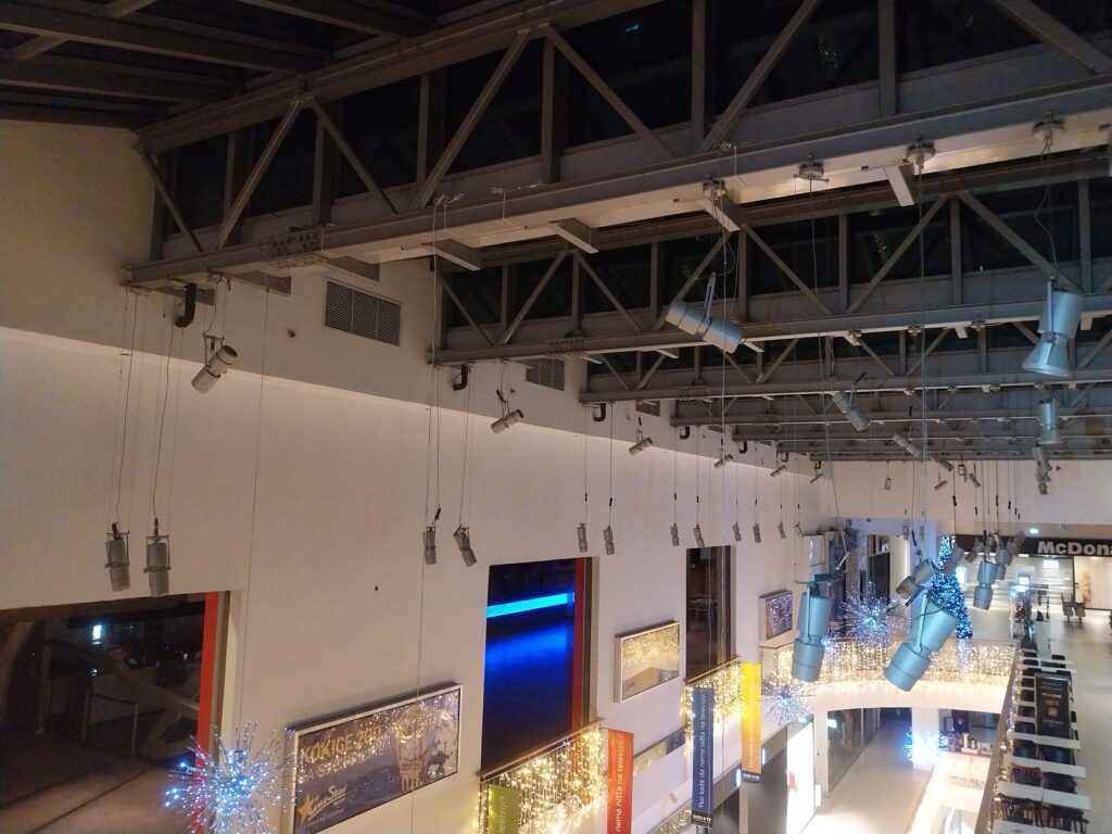 Održavanje i zamjena rasvjetnih tijela, ugradnja i servis električnih instalacija