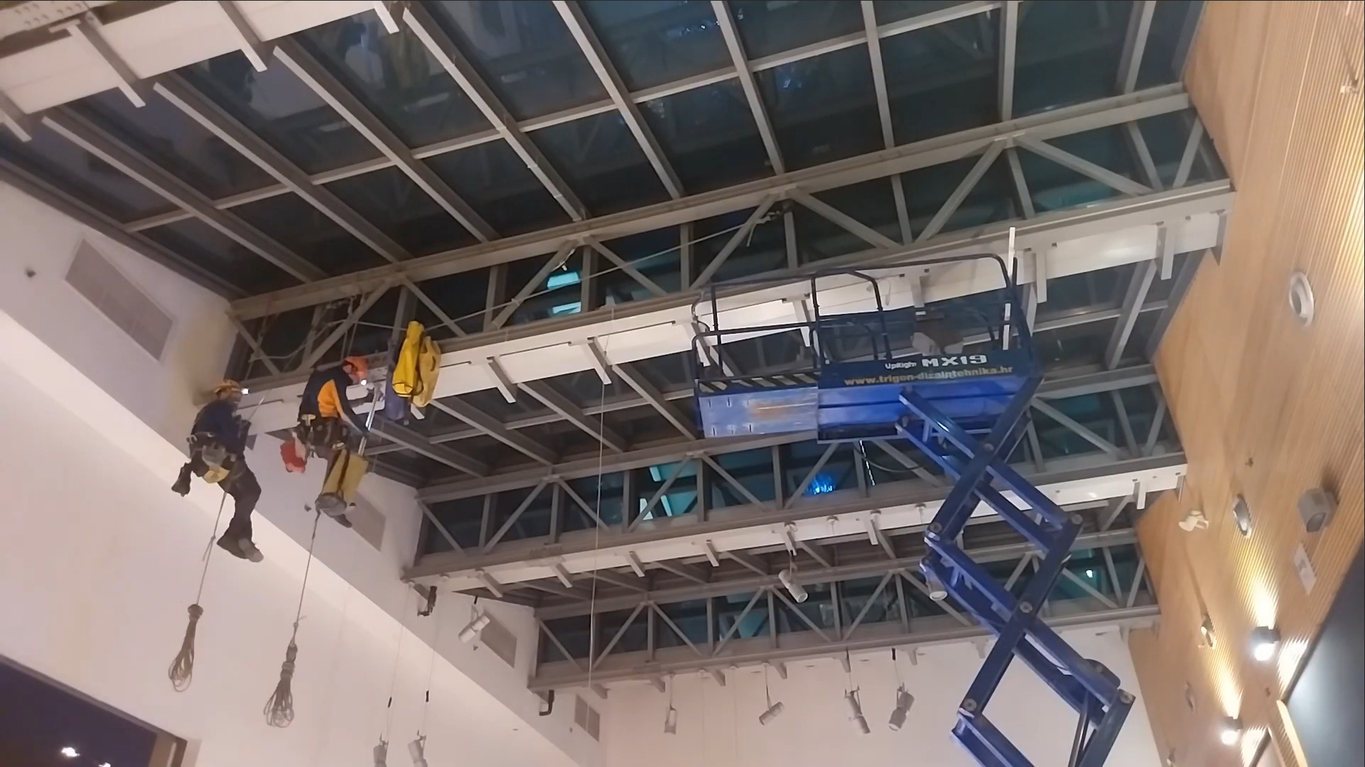 Zamjena rasvjete u Avenue Mallu, Zagreb